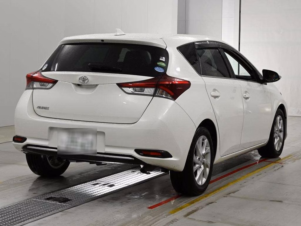 TOYOTA AURIS
