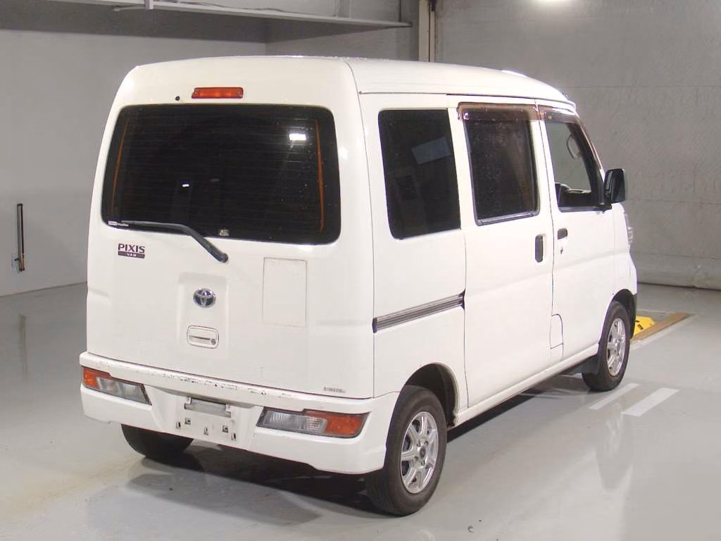 TOYOTA PIXIS VAN