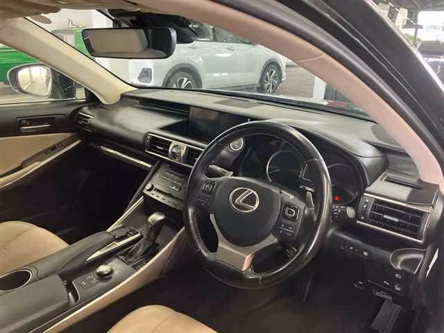 LEXUS IS300