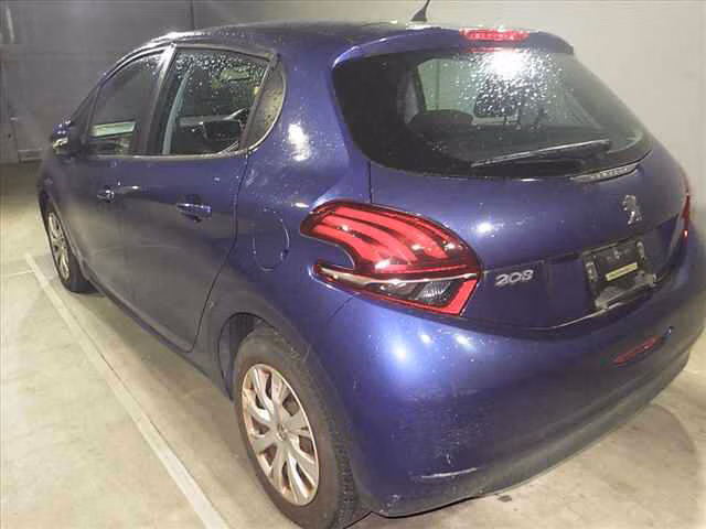 PEUGEOT 208