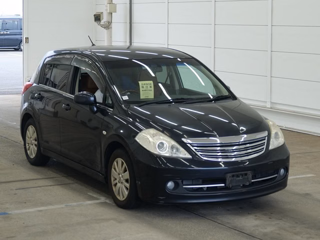 NISSAN TIIDA