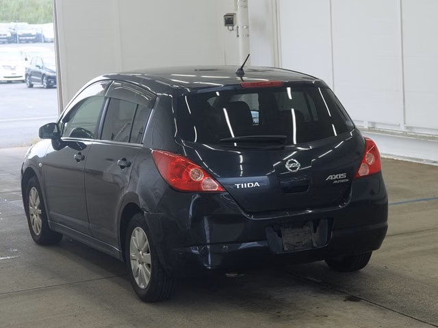 NISSAN TIIDA