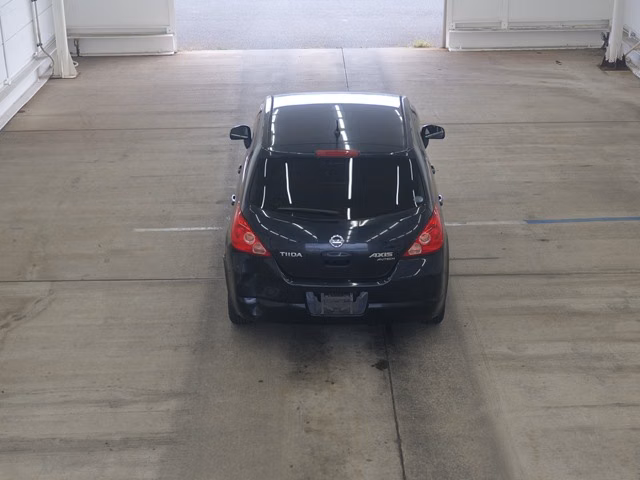 NISSAN TIIDA