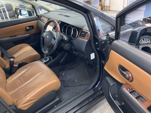 NISSAN TIIDA