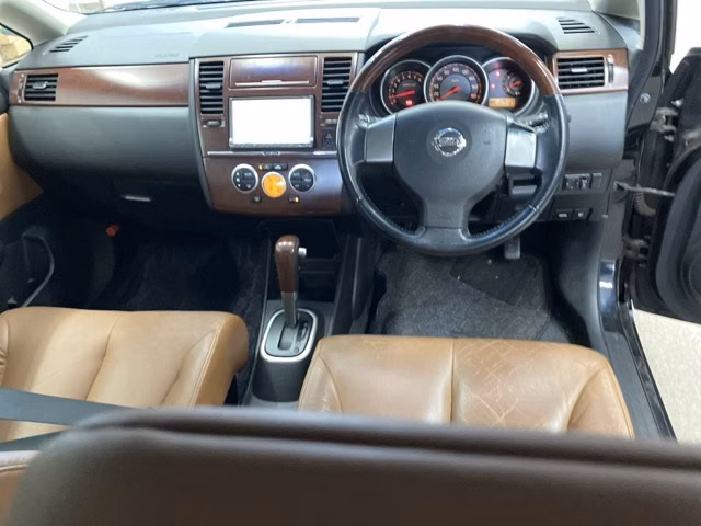 NISSAN TIIDA