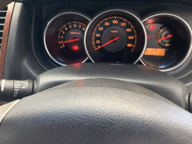 NISSAN TIIDA