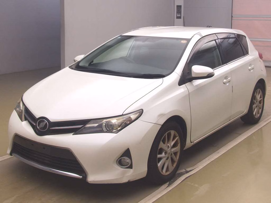 TOYOTA AURIS