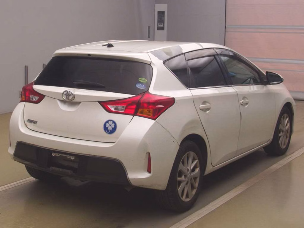 TOYOTA AURIS