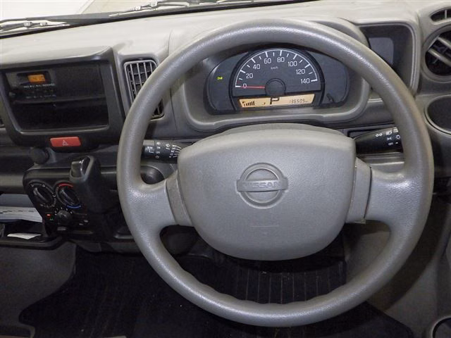 NISSAN NV100 CLIPPER