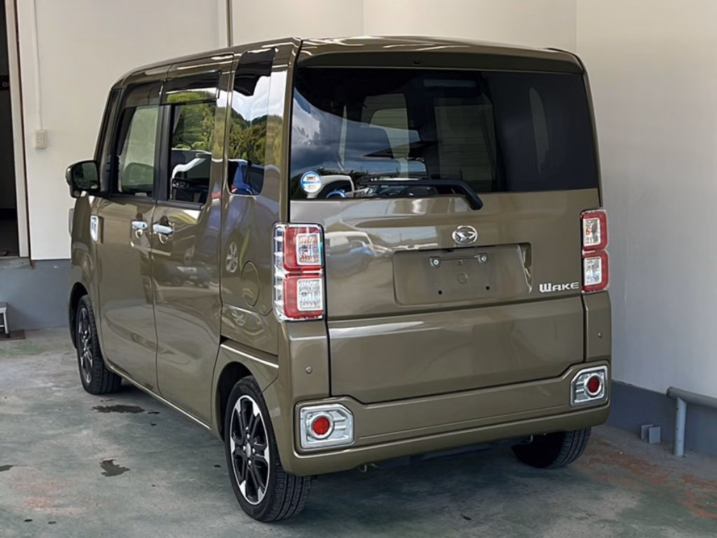 DAIHATSU WAKE