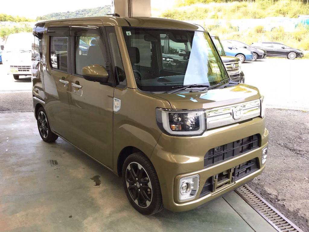 DAIHATSU WAKE
