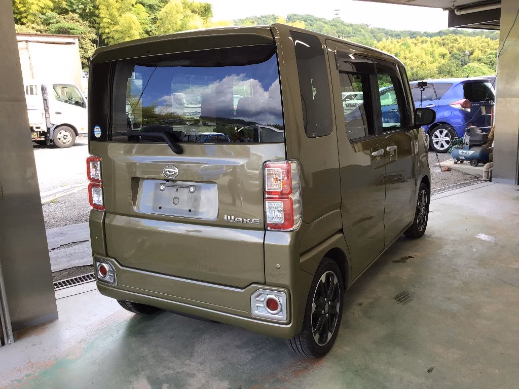 DAIHATSU WAKE