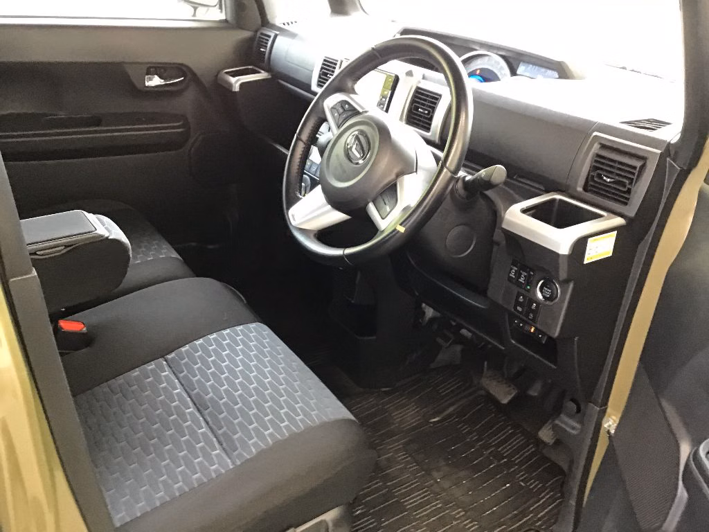 DAIHATSU WAKE