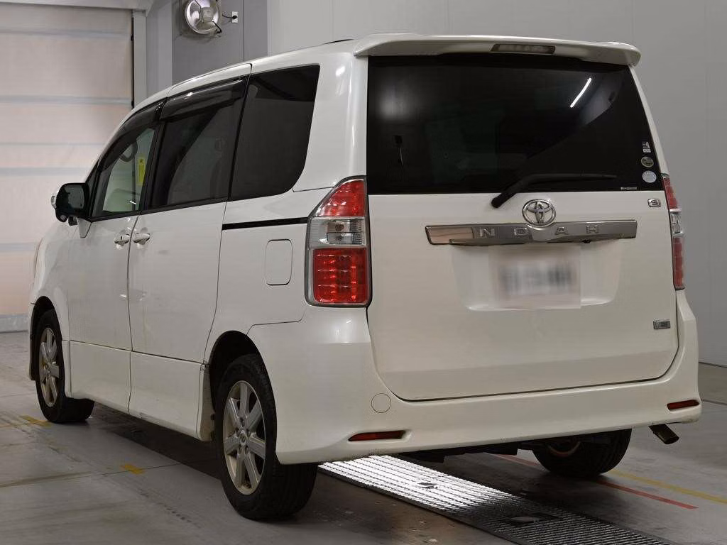 TOYOTA NOAH