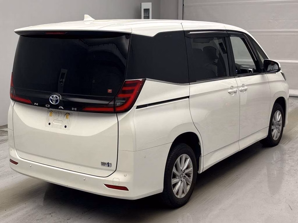 TOYOTA NOAH