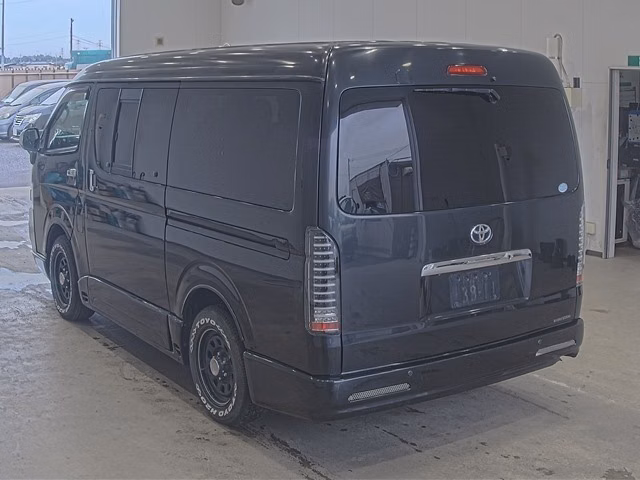 TOYOTA REGIUS ACE