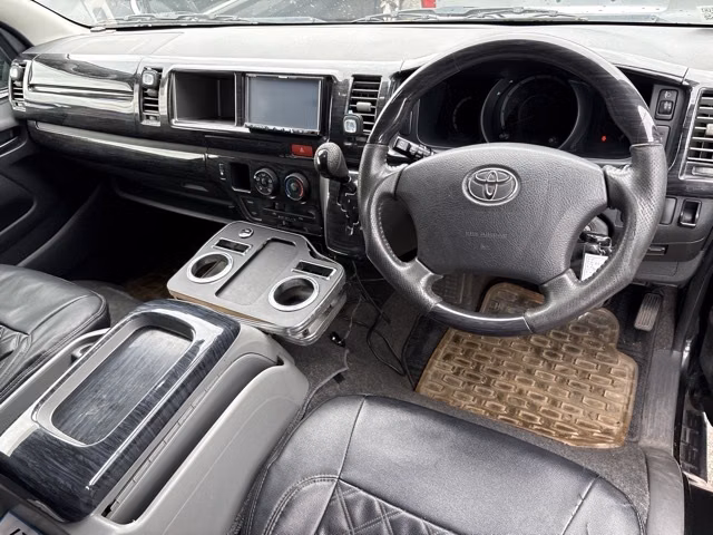 TOYOTA REGIUS ACE