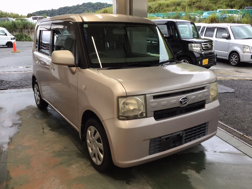 DAIHATSU MOVE CONTE