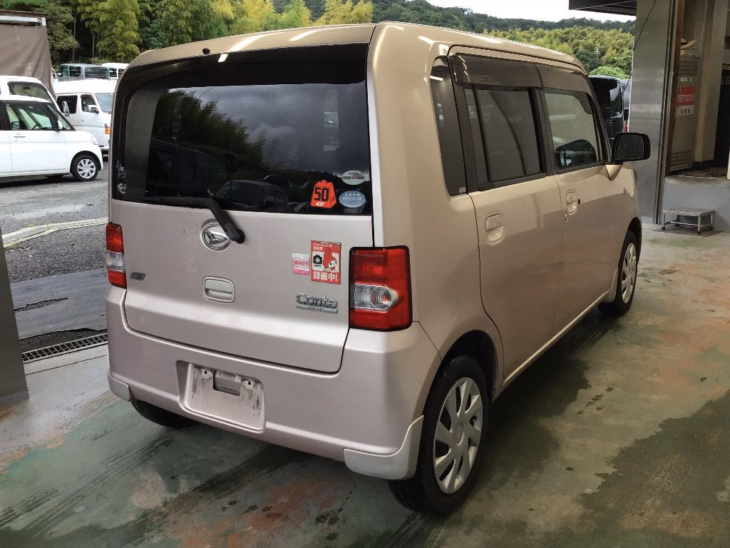 DAIHATSU MOVE CONTE