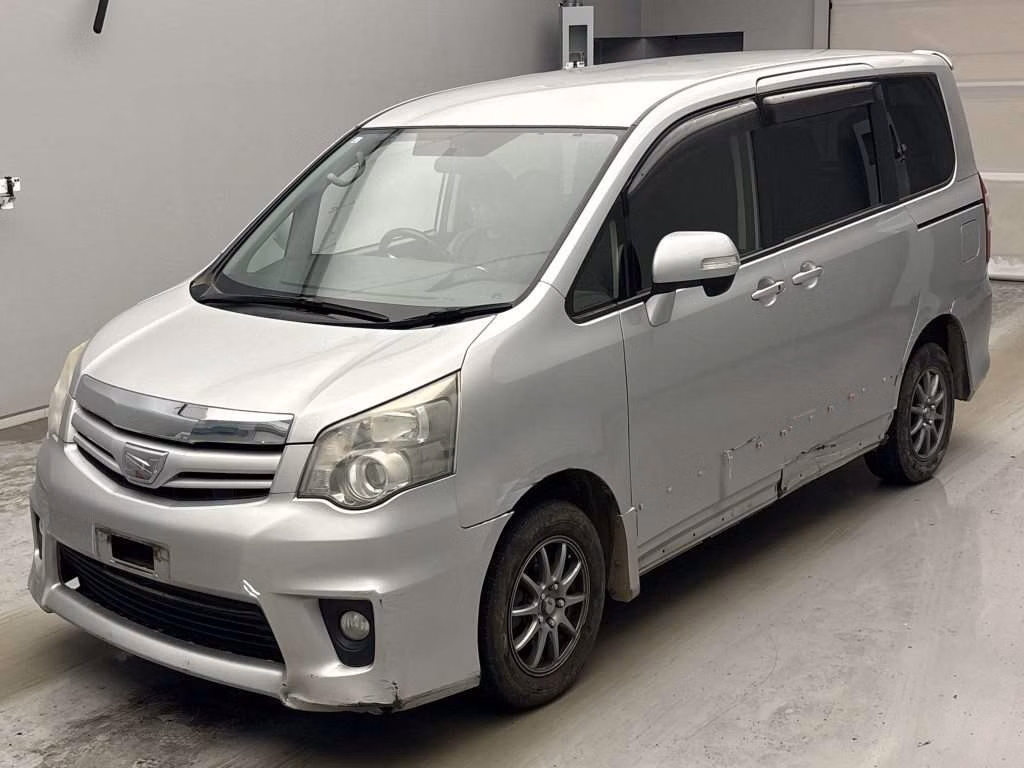 TOYOTA NOAH