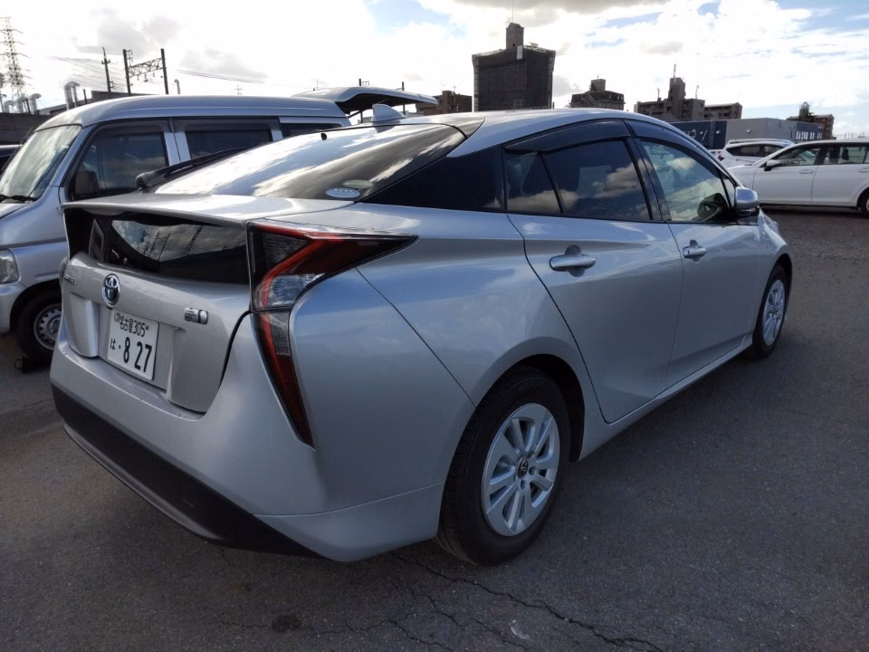 TOYOTA PRIUS