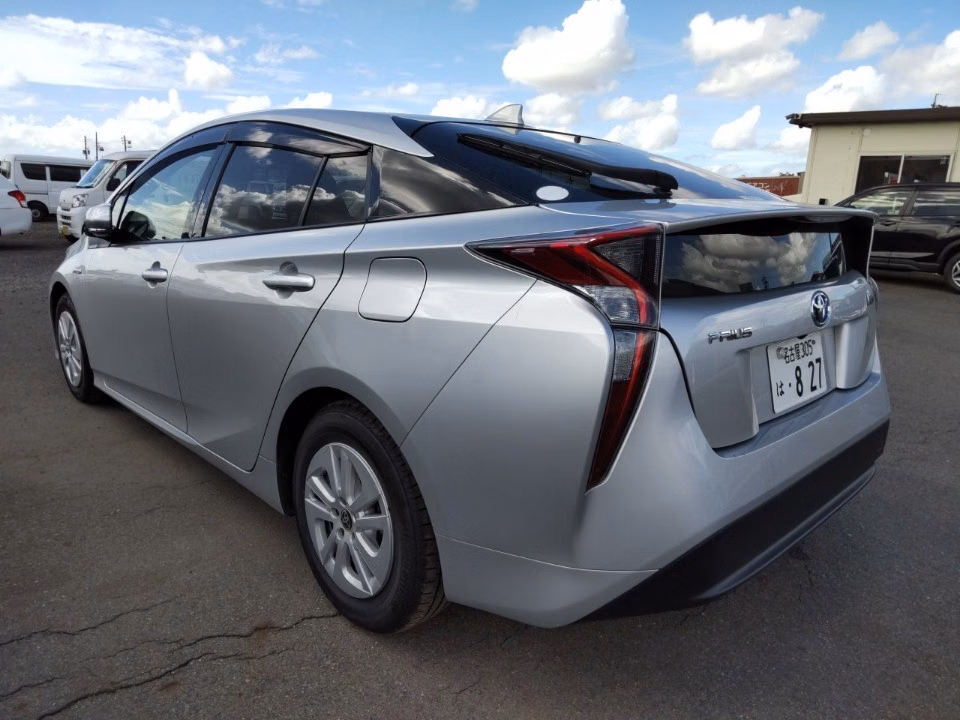 TOYOTA PRIUS