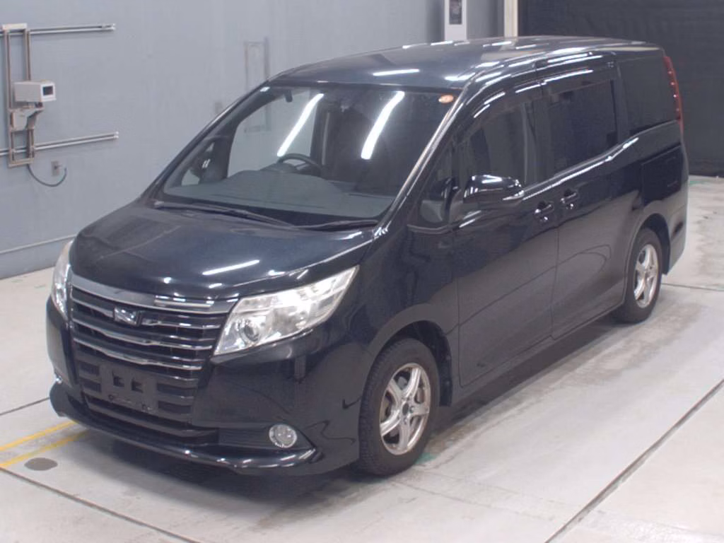 TOYOTA NOAH