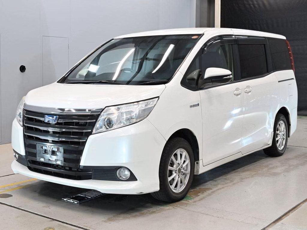 TOYOTA NOAH