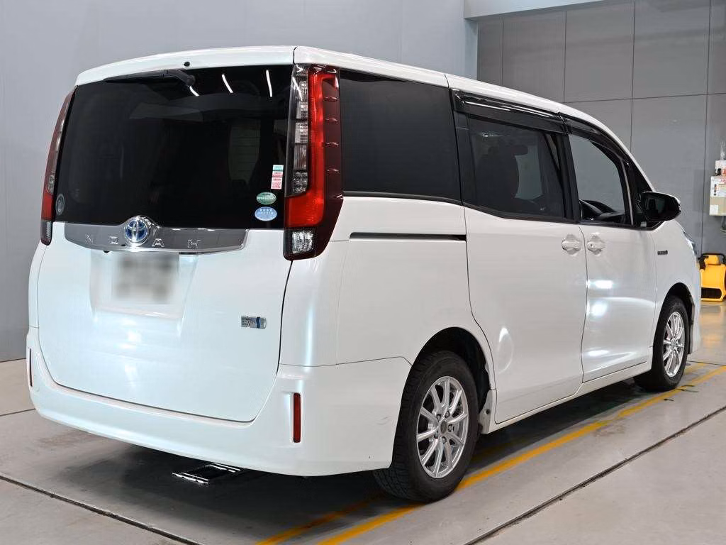 TOYOTA NOAH