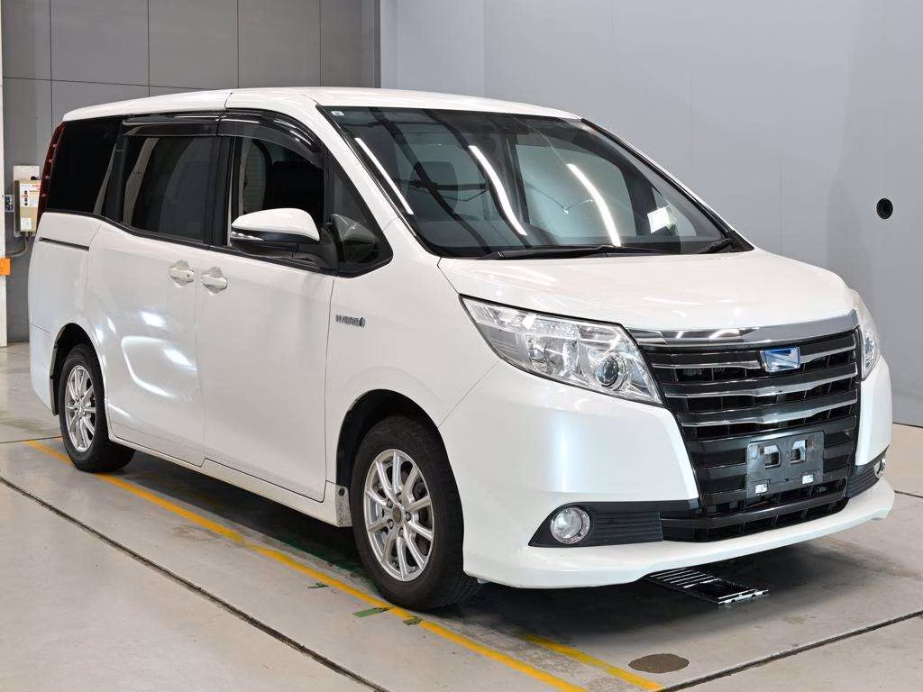 TOYOTA NOAH