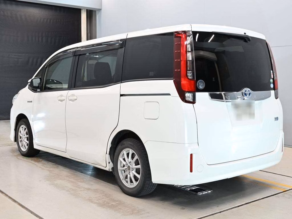 TOYOTA NOAH