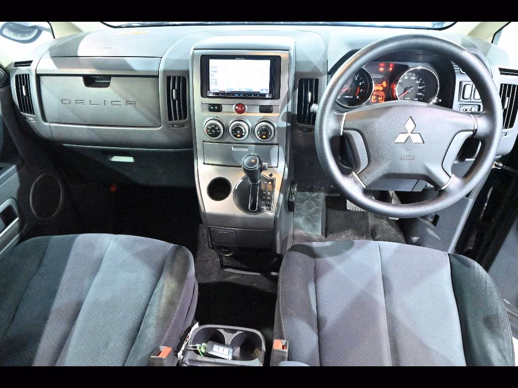MITSUBISHI DELICA D:5