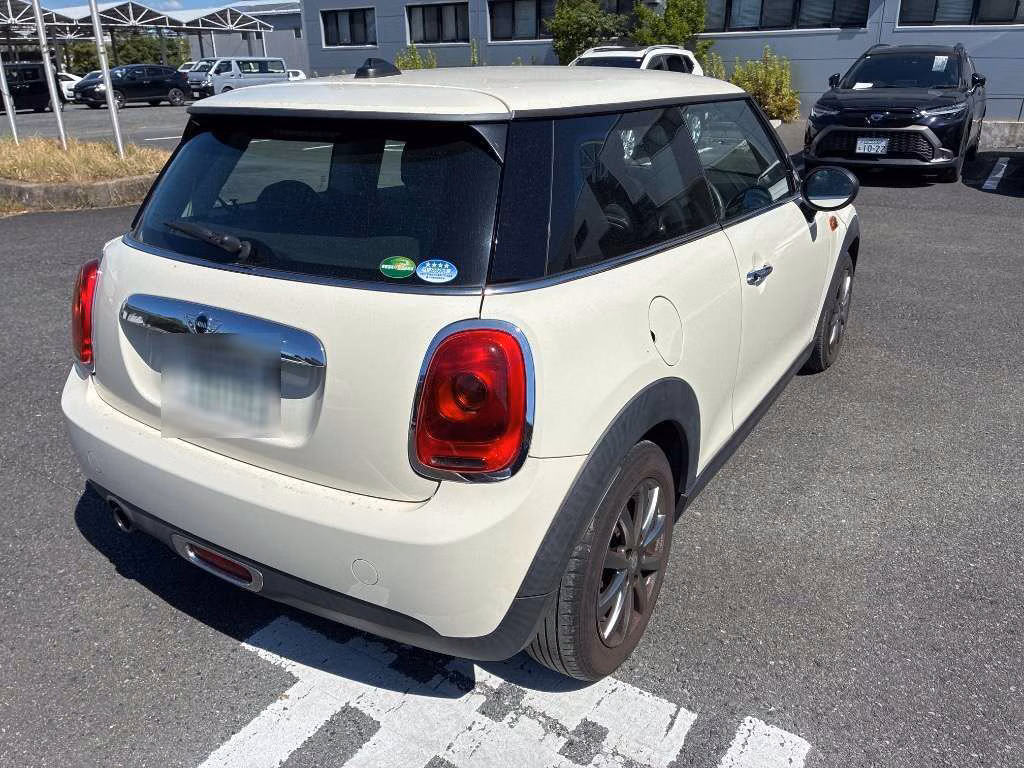 MINI HATCH