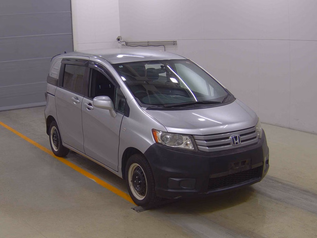 HONDA FREED SPIKE