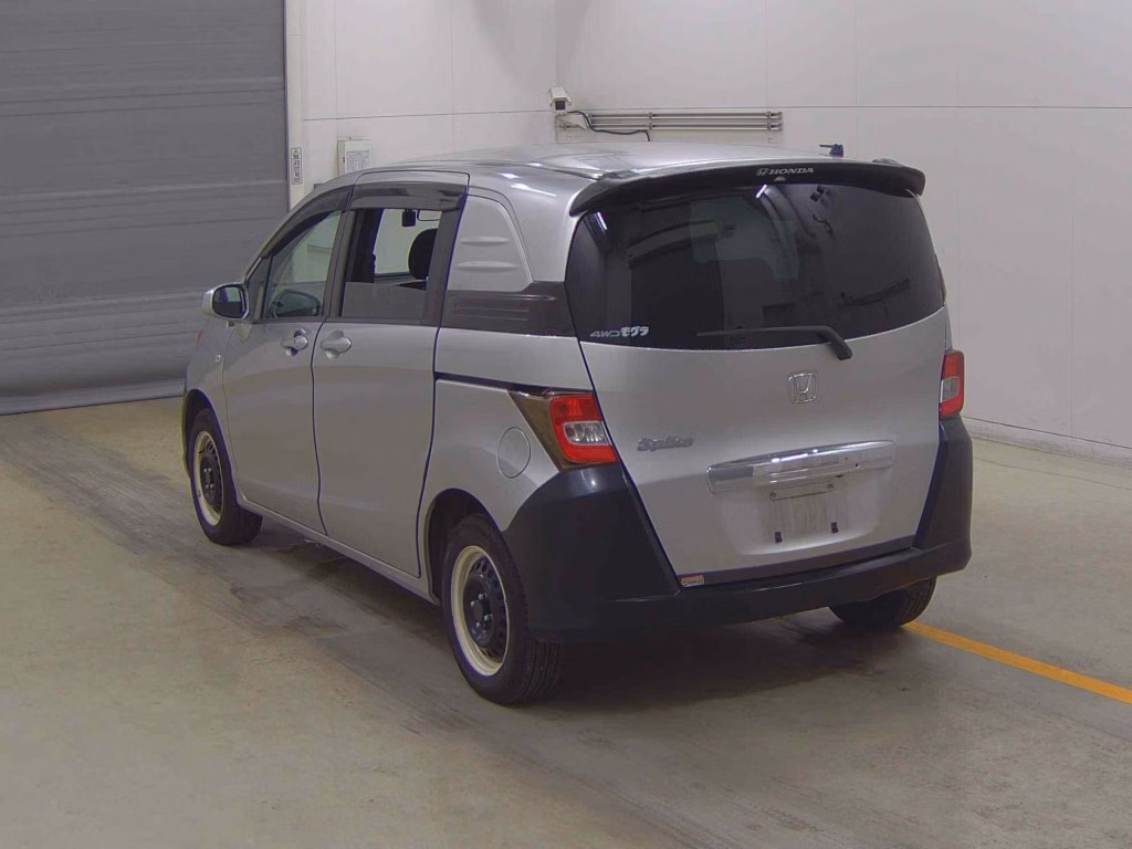 HONDA FREED SPIKE