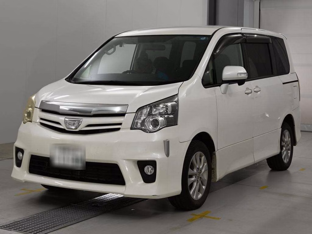 TOYOTA NOAH