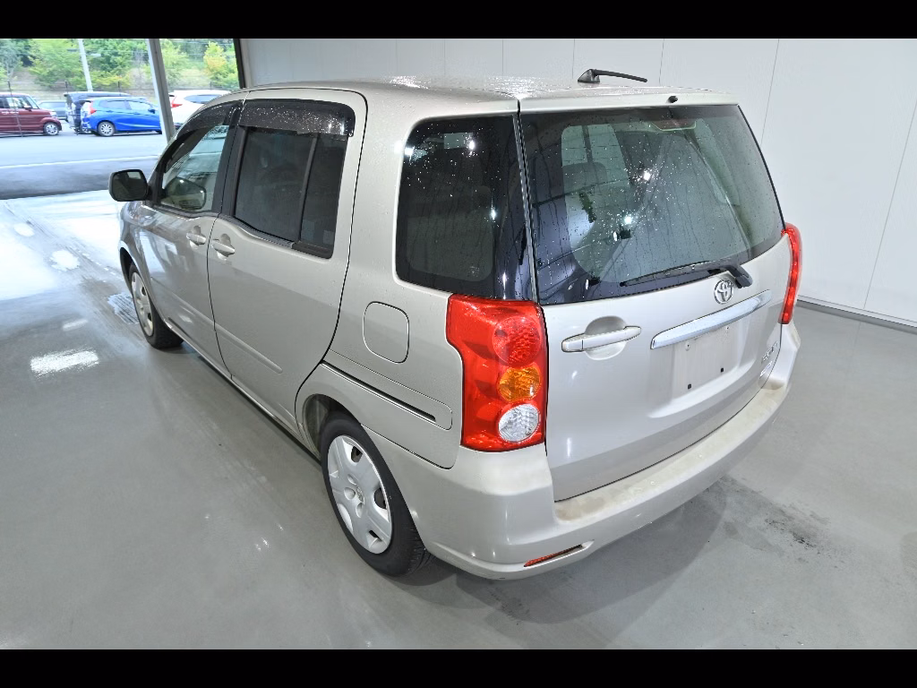 TOYOTA RAUM