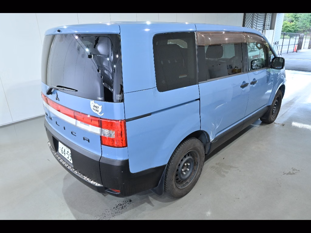 MITSUBISHI DELICA D:5