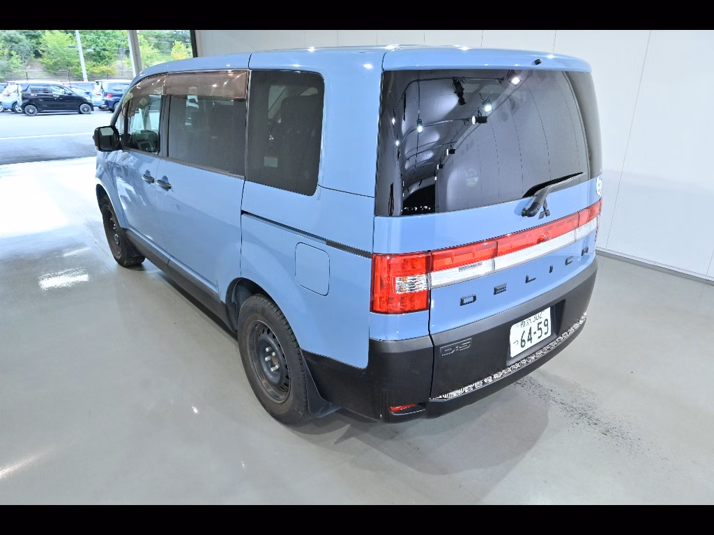 MITSUBISHI DELICA D:5