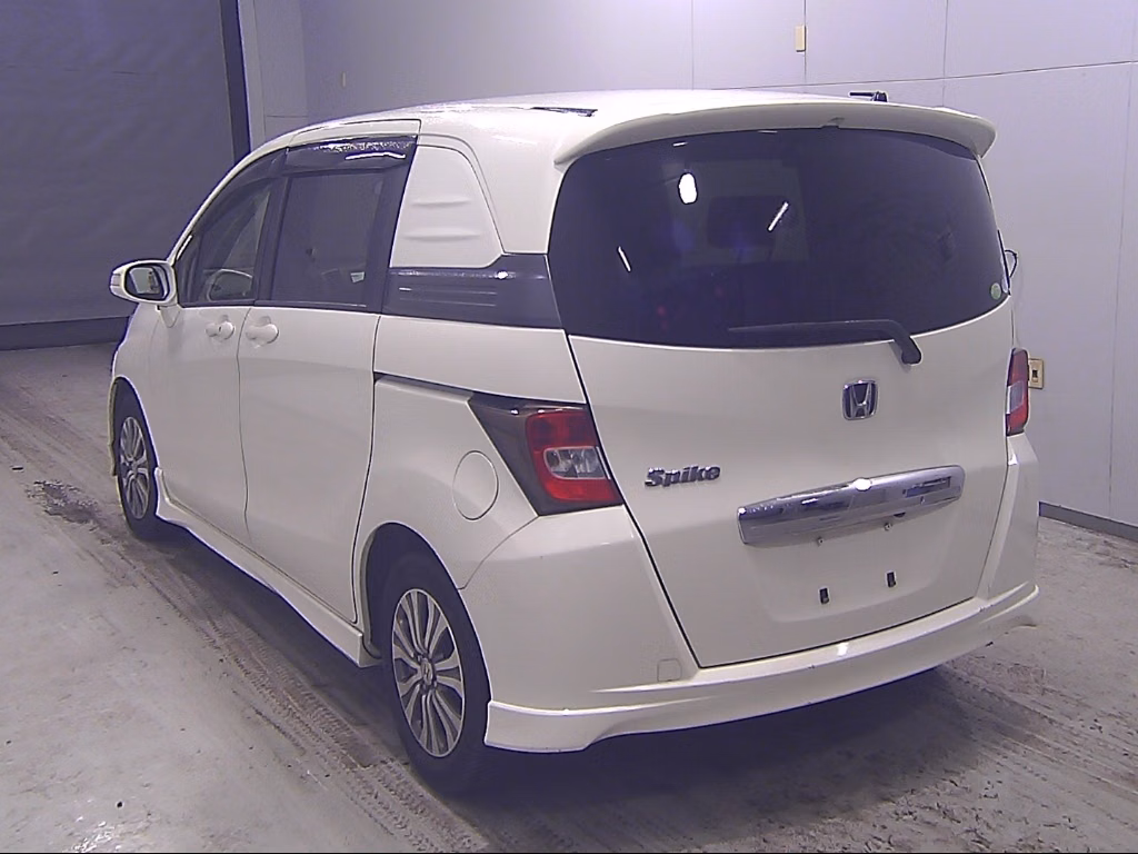 HONDA FREED SPIKE