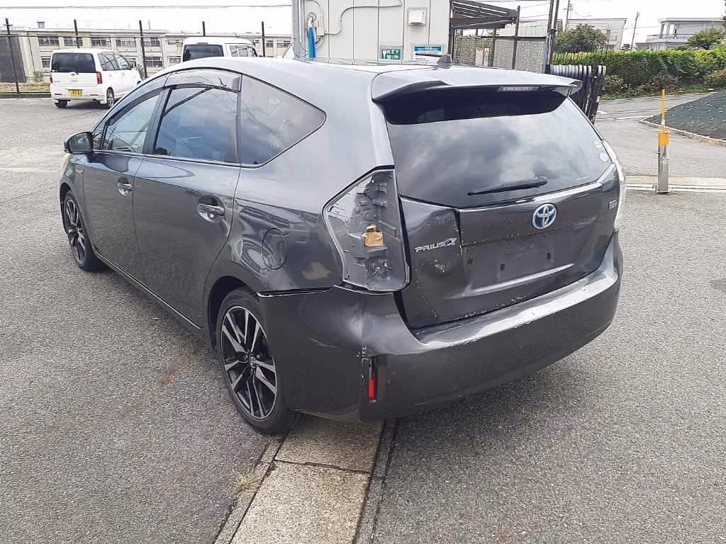 TOYOTA PRIUS ALPHA