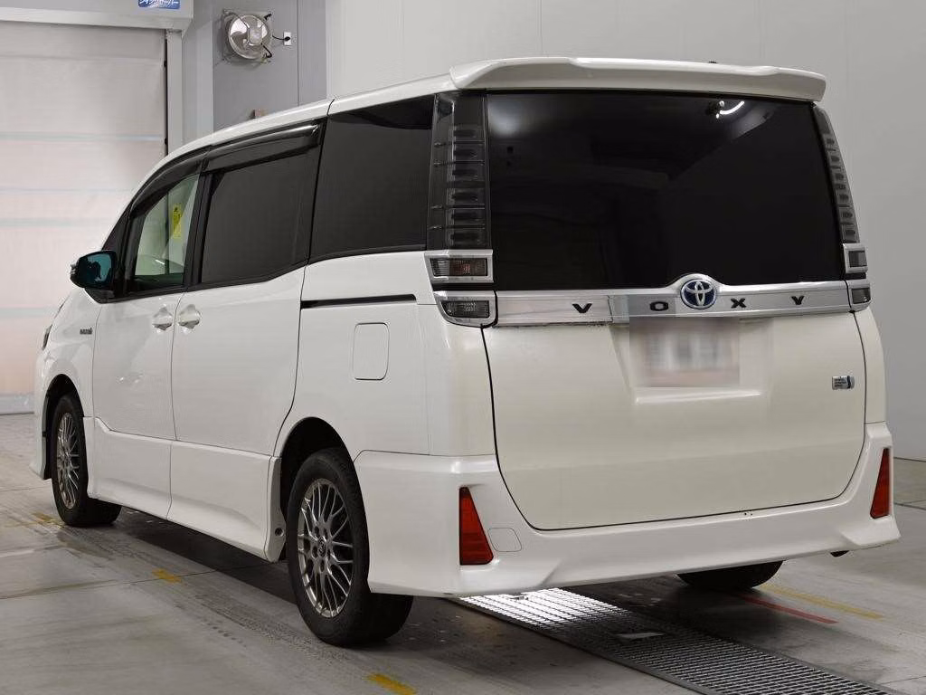 TOYOTA VOXY