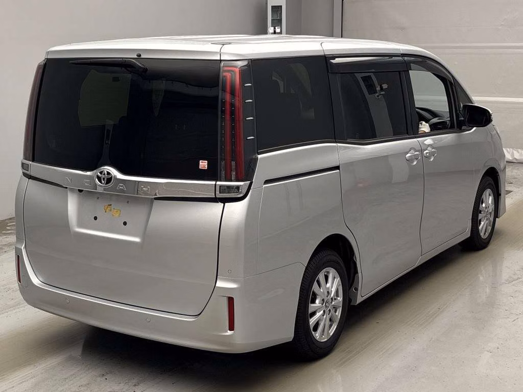TOYOTA NOAH