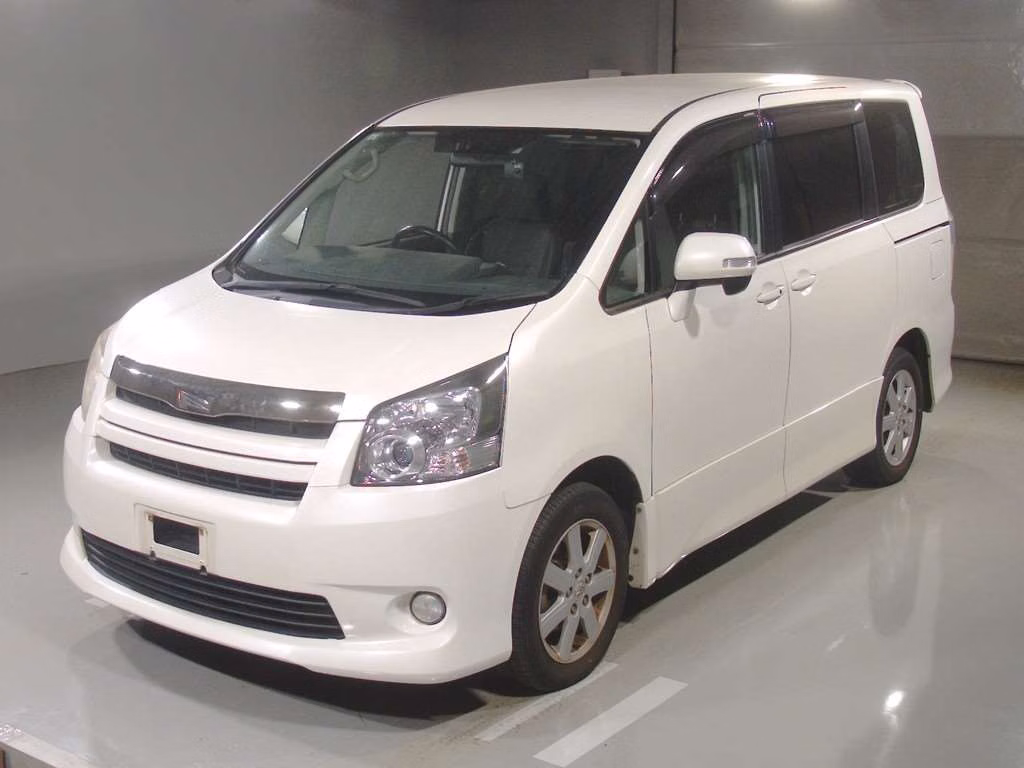 TOYOTA NOAH