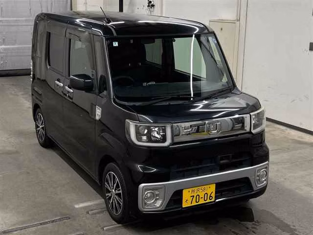 DAIHATSU WAKE