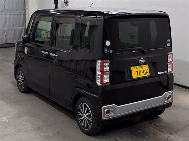 DAIHATSU WAKE