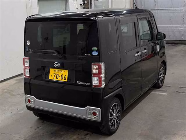 DAIHATSU WAKE