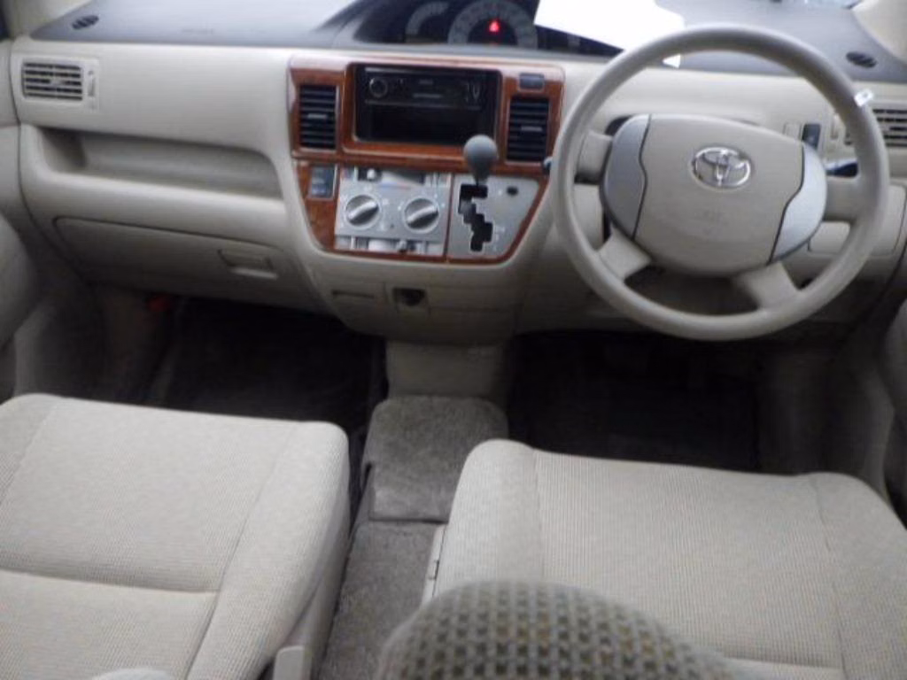 TOYOTA RAUM