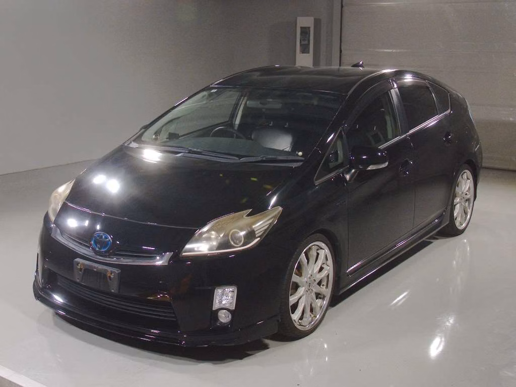 TOYOTA PRIUS