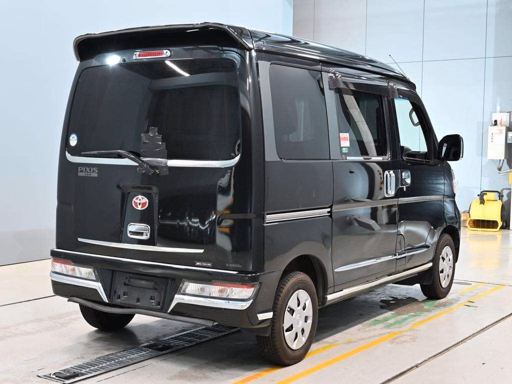 TOYOTA PIXIS VAN